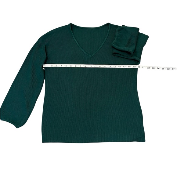 Ribbed Knit Hunter Green V-Neck Two Piece Lounge Set Size: Small - Picture 4 of 12
